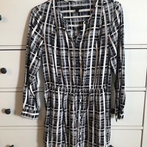 black and white long sleeve dress with pockets